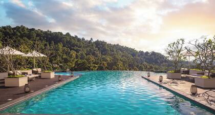 The Golden Crown Hotel