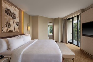 Executive Suite | Premium bedding, Select Comfort beds, minibar, in-room safe - The Golden Crown Hotel (Kandy)