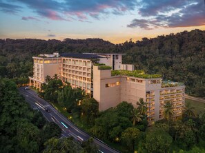 المنشأة من الخارج