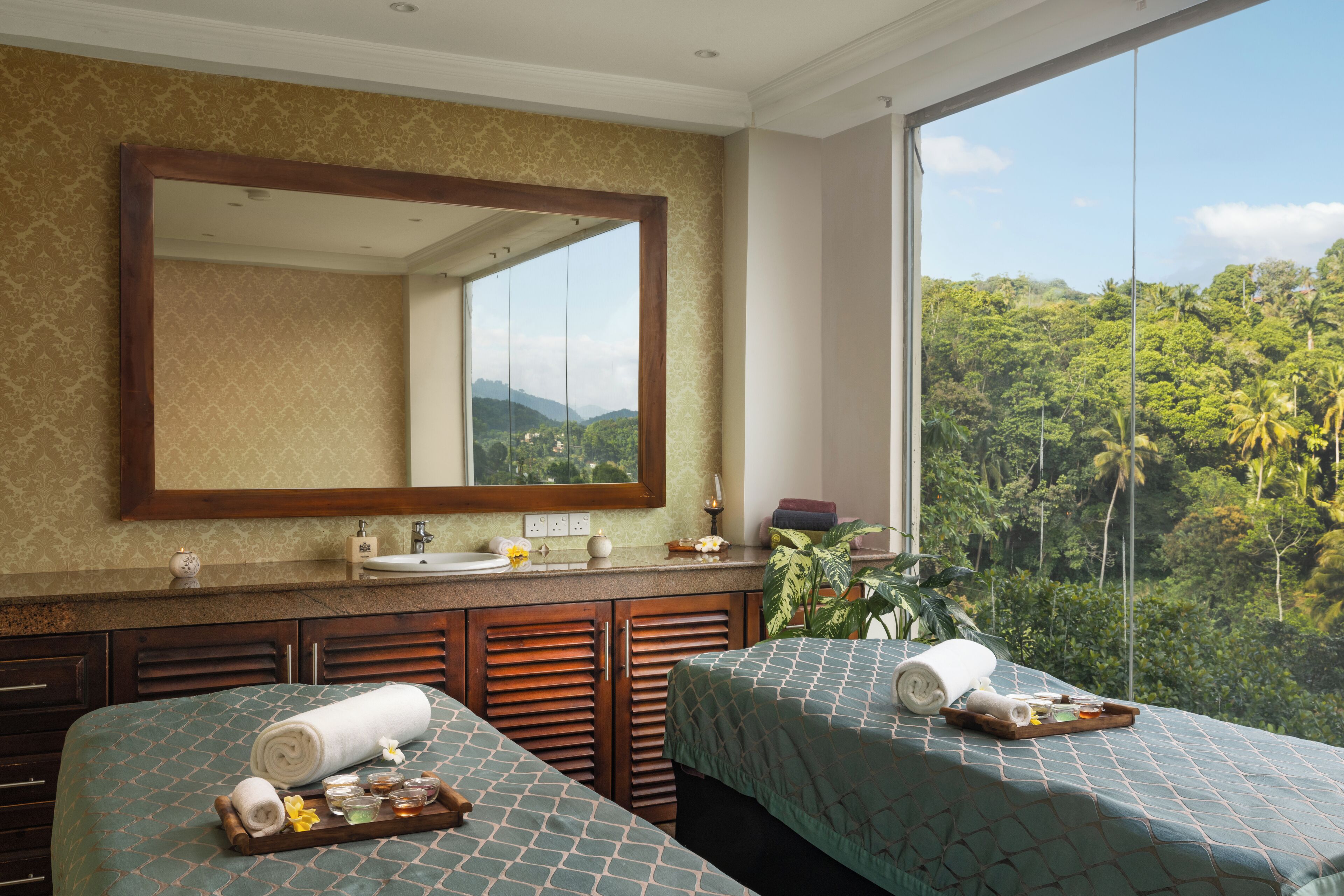 couples treatment room(s)