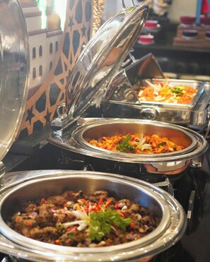 Daily buffet breakfast for a fee