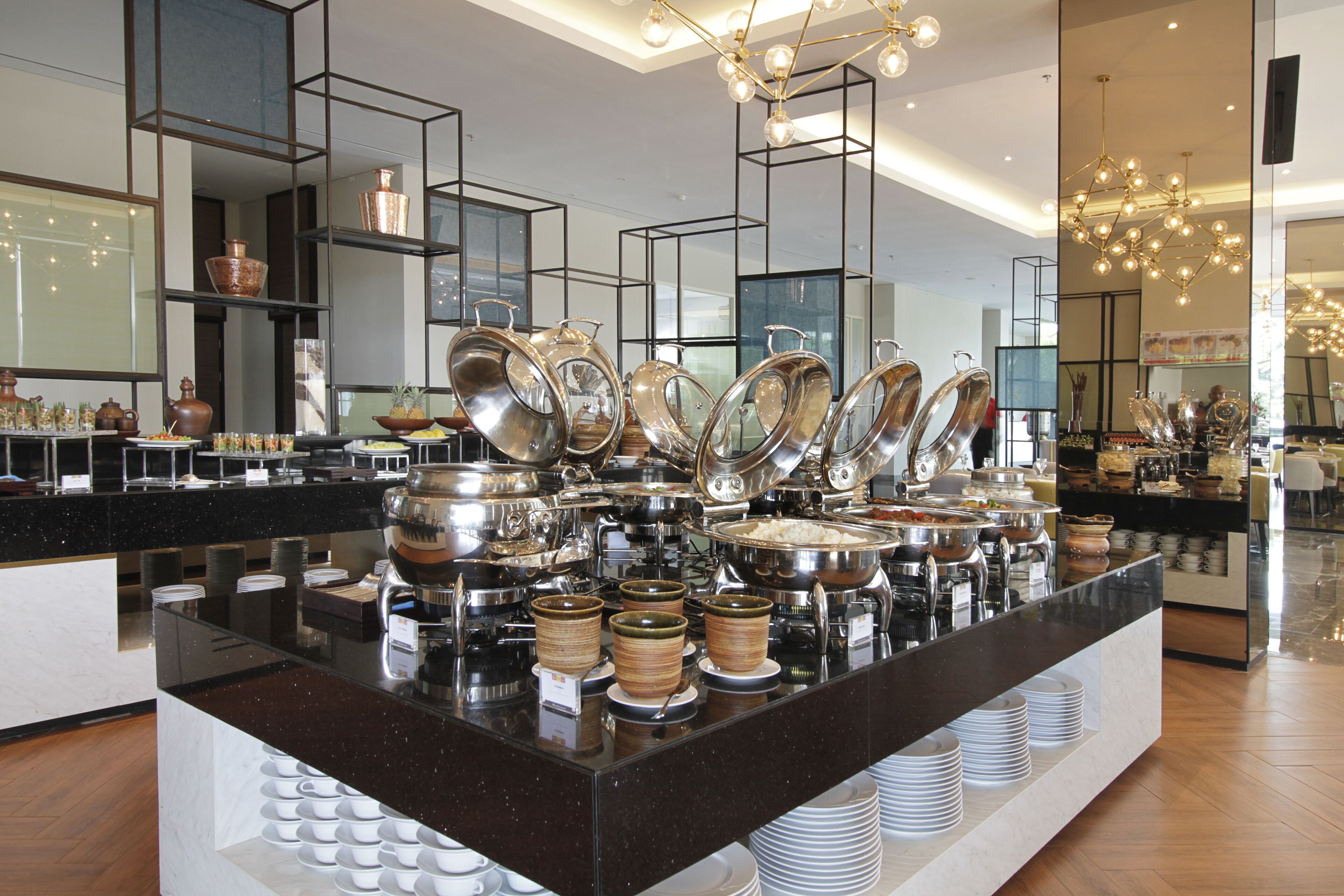 breakfast, lunch, dinner served; international cuisine