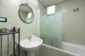 Free toiletries, hair dryer, bathrobes, bidet - 285 Vatican Lodge (Rome)