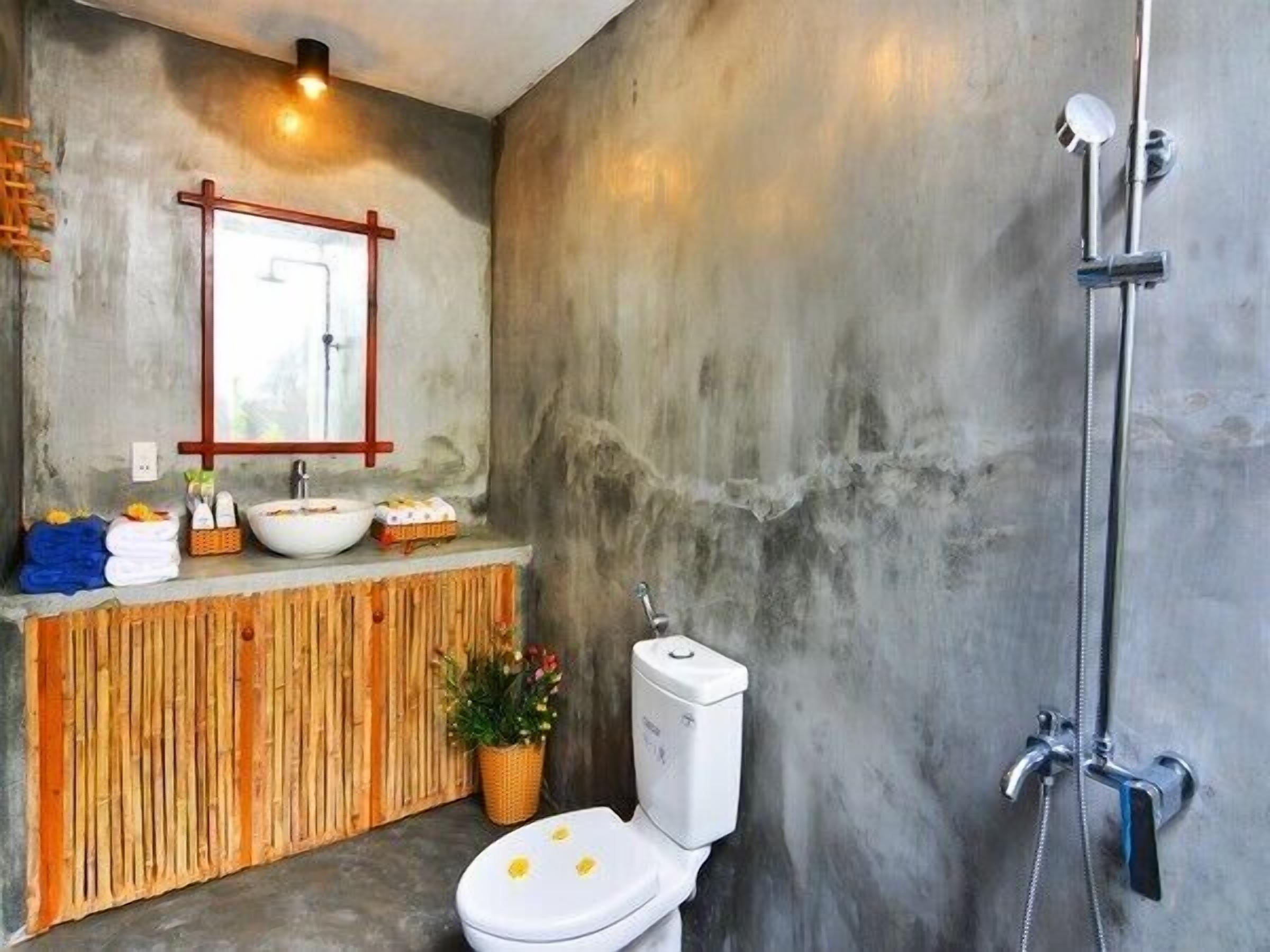 Dusche, kostenlose Toilettenartikel, Haartrockner, Hausschuhe
