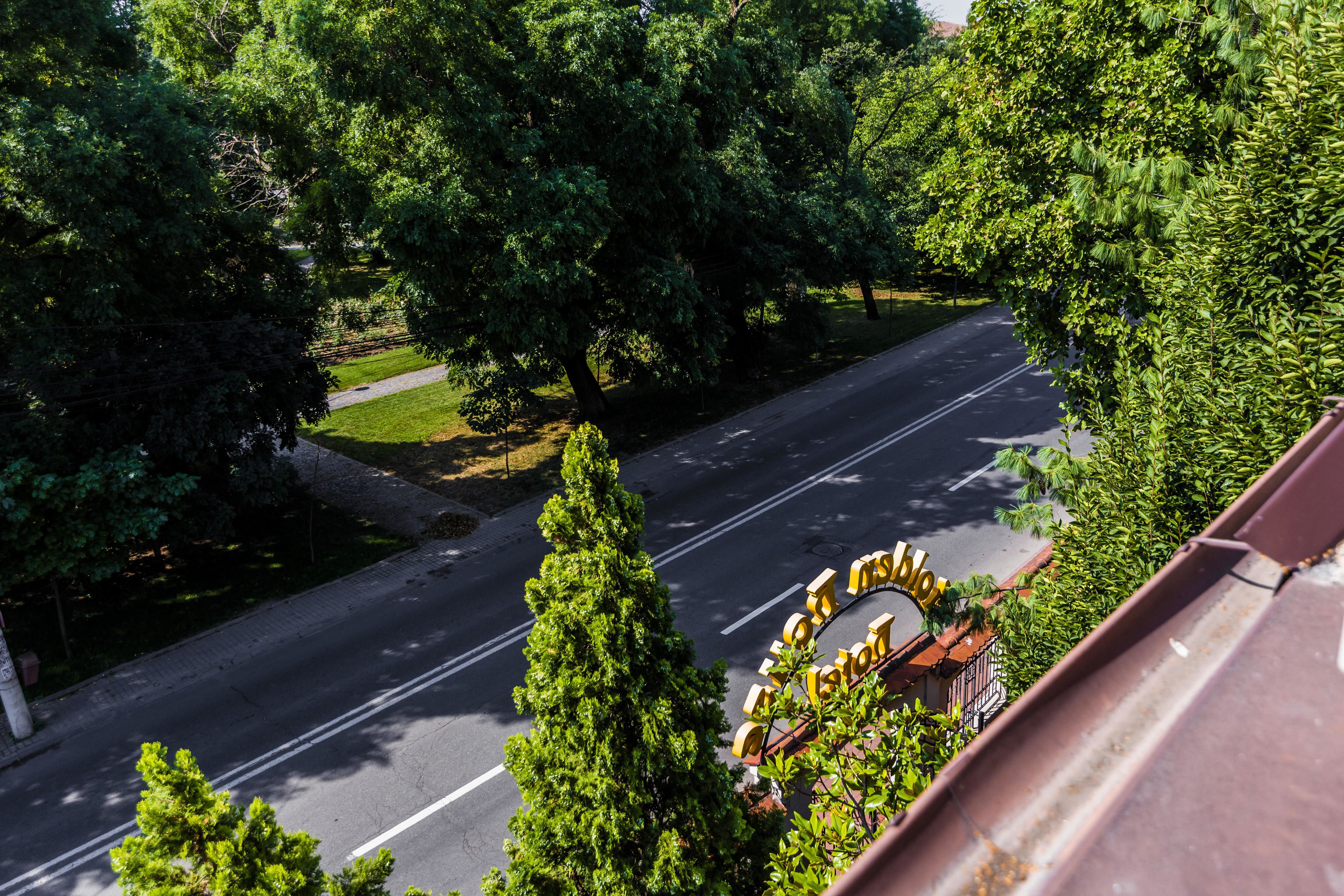 triple room | street view