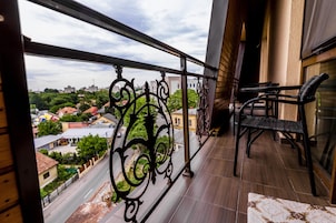 Deluxe Suite | City view