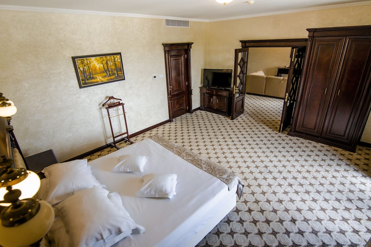 1 habitación y artículos del minibar gratis