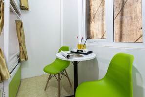 Bed in 6-Bed Female Dormitory | Soundproofing, free WiFi - Hanoi Centre Hostel (Hanoi)