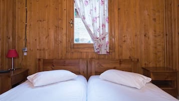 Soundproofing, free cots/infant beds, free WiFi