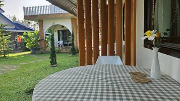 Standard Studio, 1 King Bed, Patio, Garden View | Terrace/patio