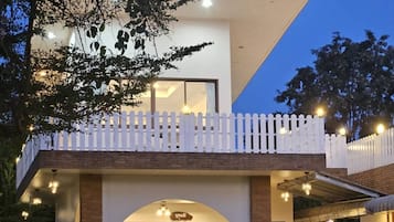 Superior Room, 1 King Bed, Patio, Garden Area | Terrace/patio