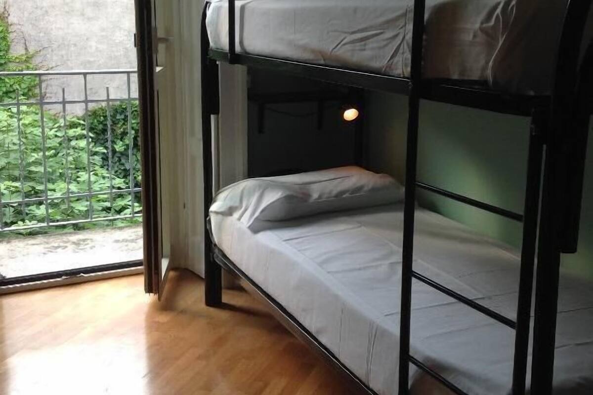 Economy Shared Dormitory, Mixed Dorm, Shared Bathroom | In-room safe, WiFi (free)