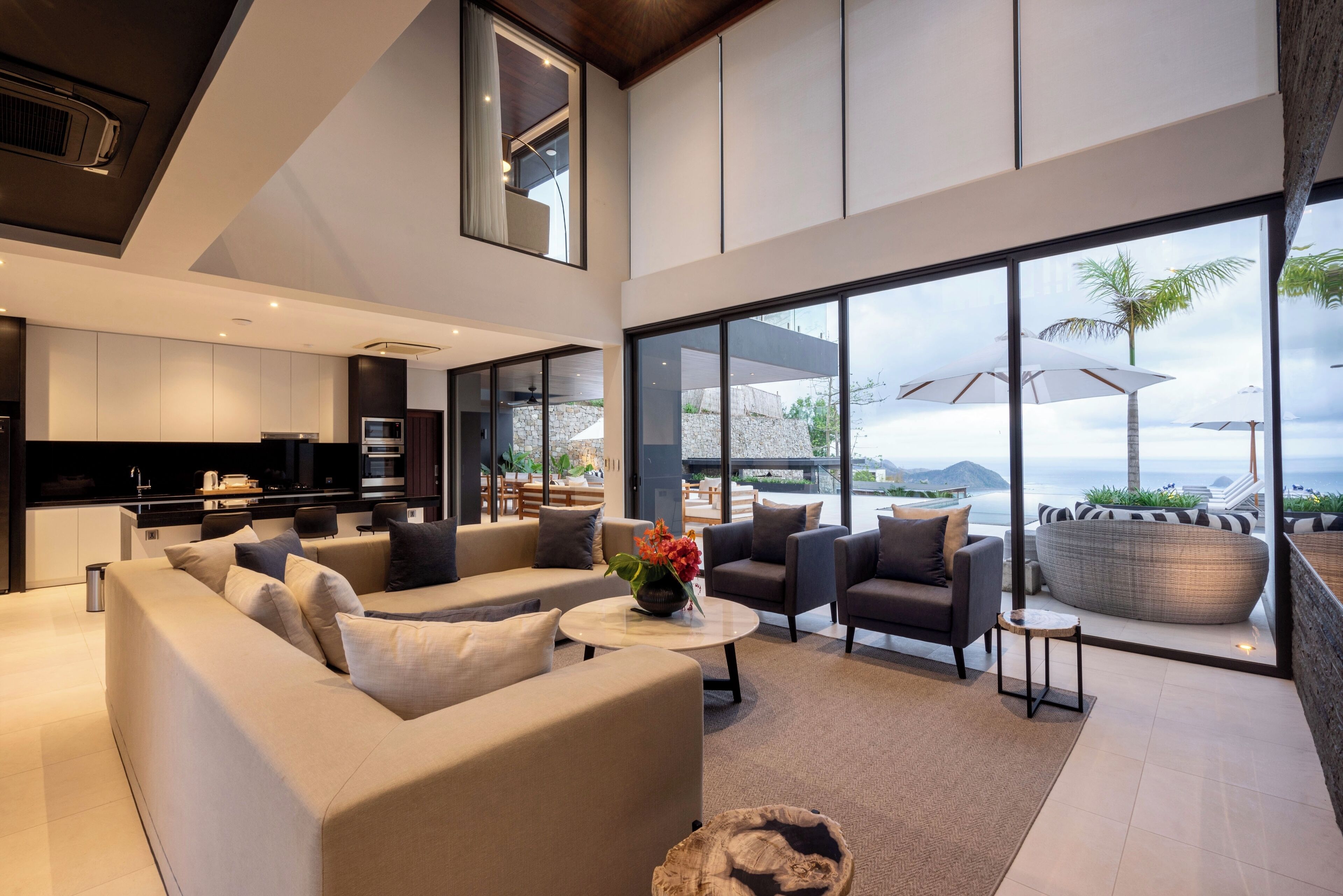 Family, 5 Bedrooms, Private Pool, Ocean View | Living area
