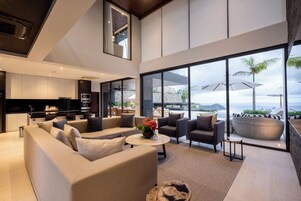 Family, 5 Bedrooms, Private Pool, Ocean View | Living area