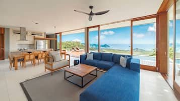 Family, 5 Bedrooms, Private Pool, Ocean View | Living room