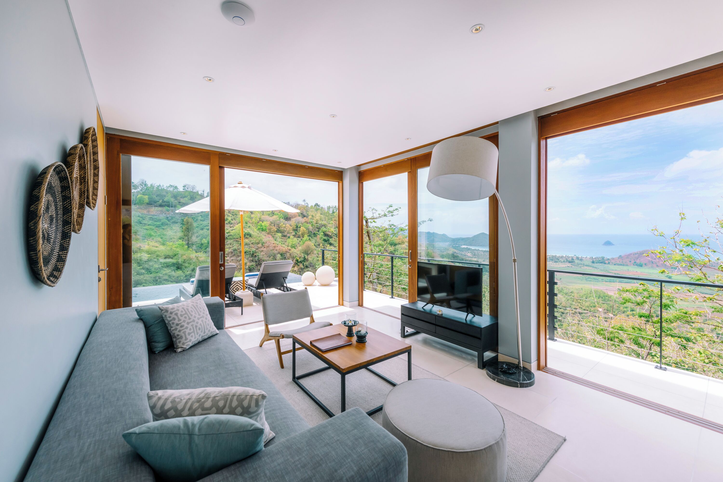 ラグジュアリー ヴィラ 2 ベッドルーム プライベートプール オーシャンビュー | リビング エリア