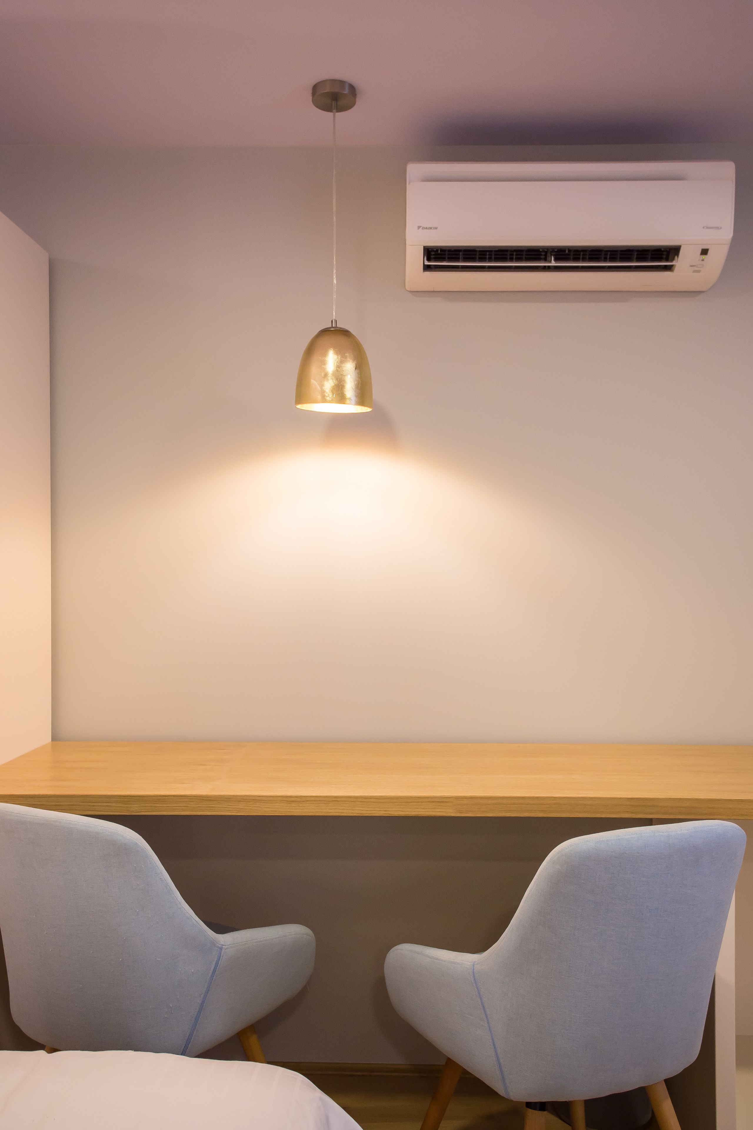 deluxe suite, balcony | in-room safe, desk, soundproofing, free wifi