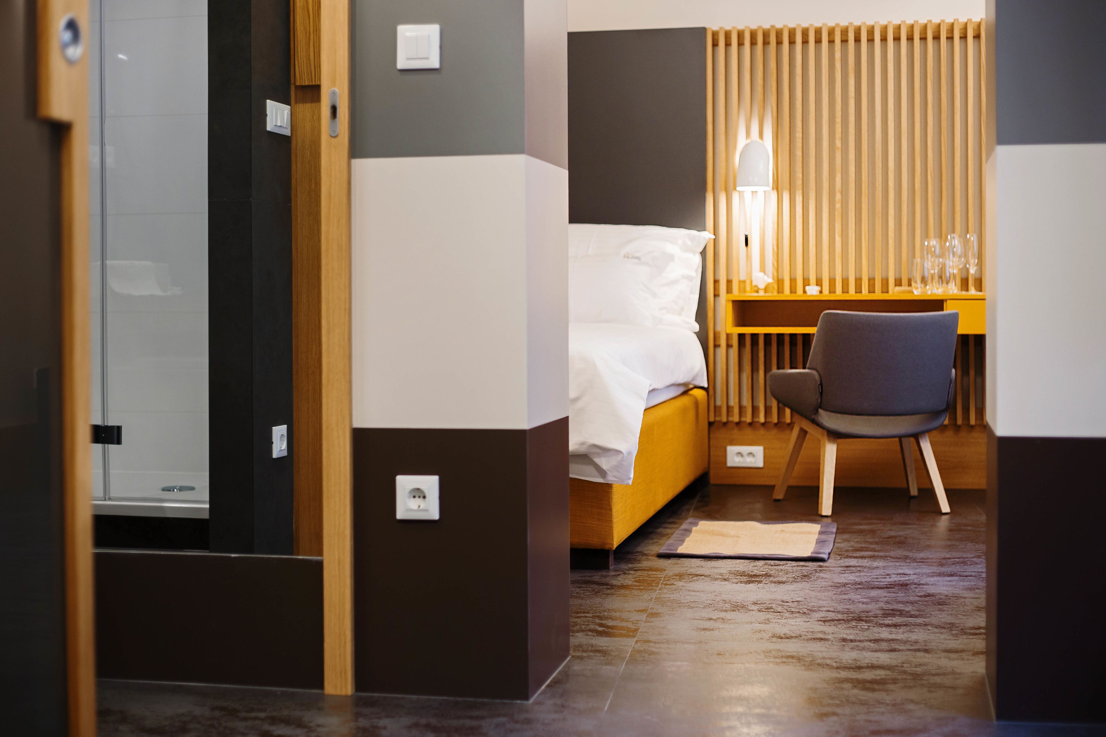 suite | in-room safe, desk, soundproofing, free wifi