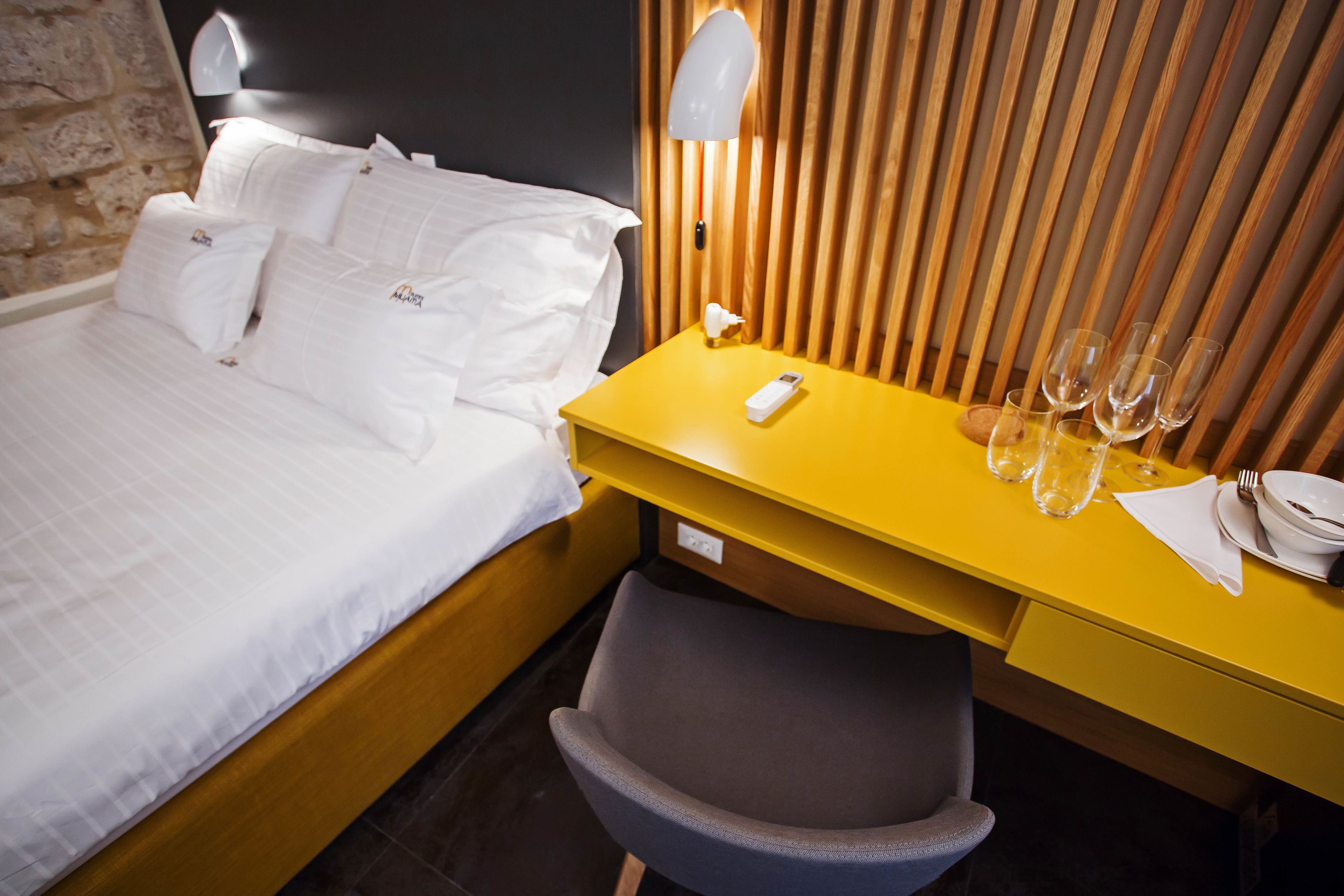 suite | in-room safe, desk, soundproofing, free wifi