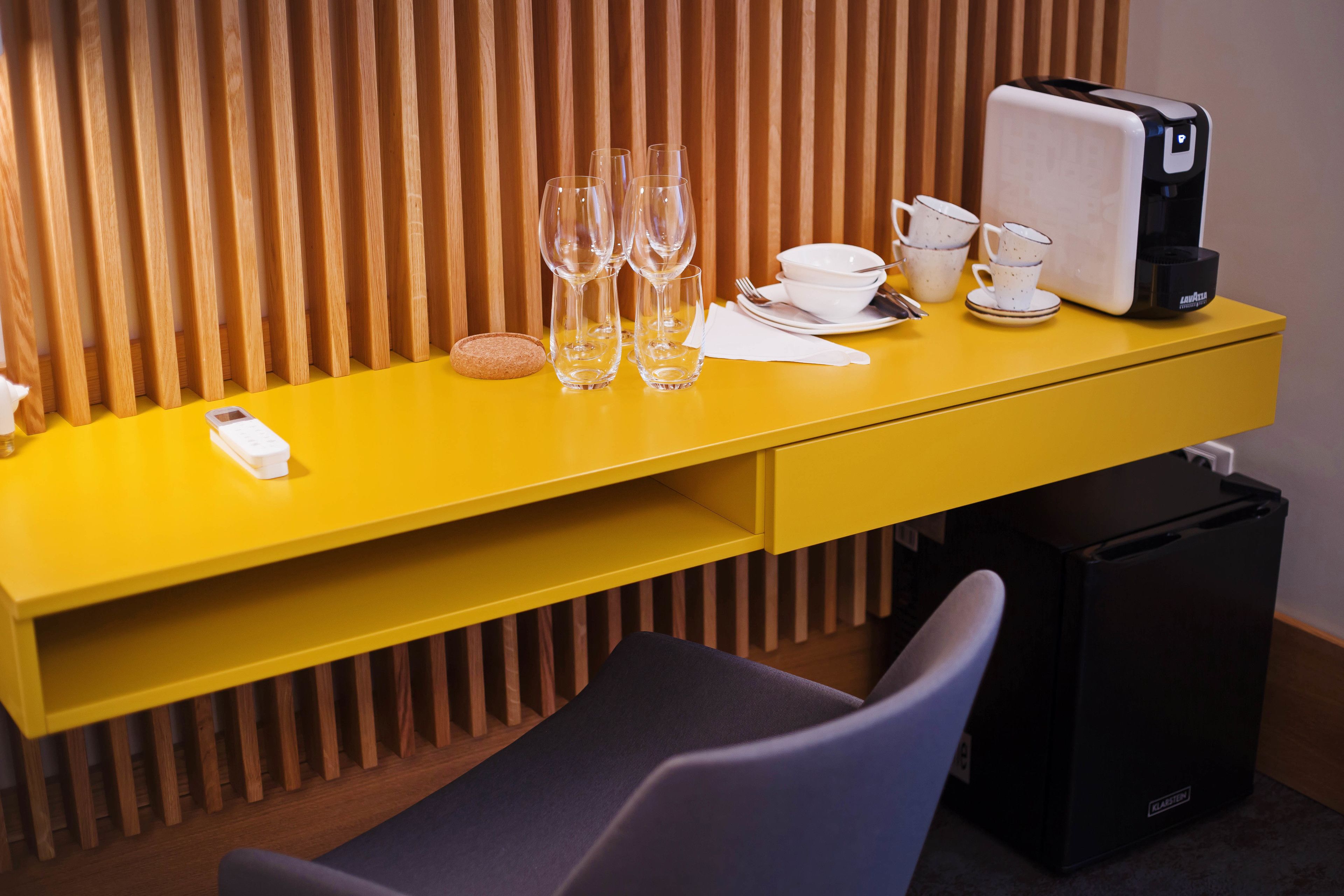 suite | in-room safe, desk, soundproofing, free wifi