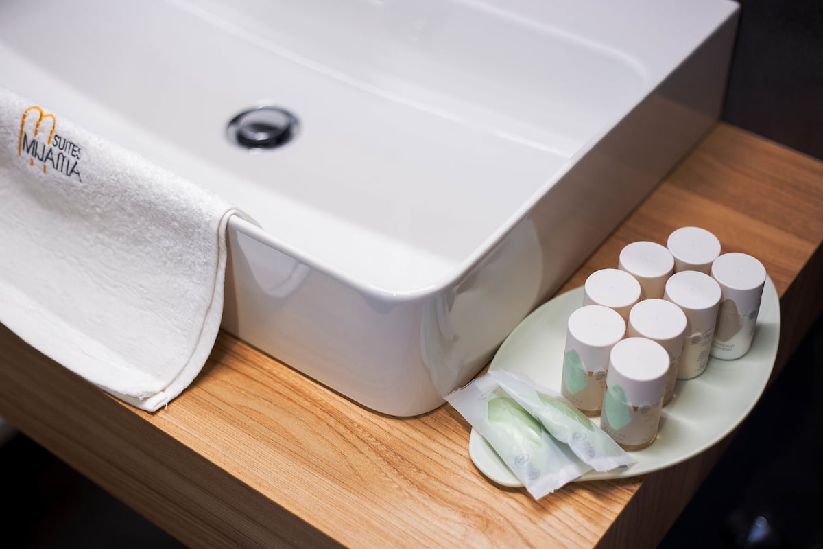 suite | bathroom | shower, free toiletries, hair dryer, bathrobes