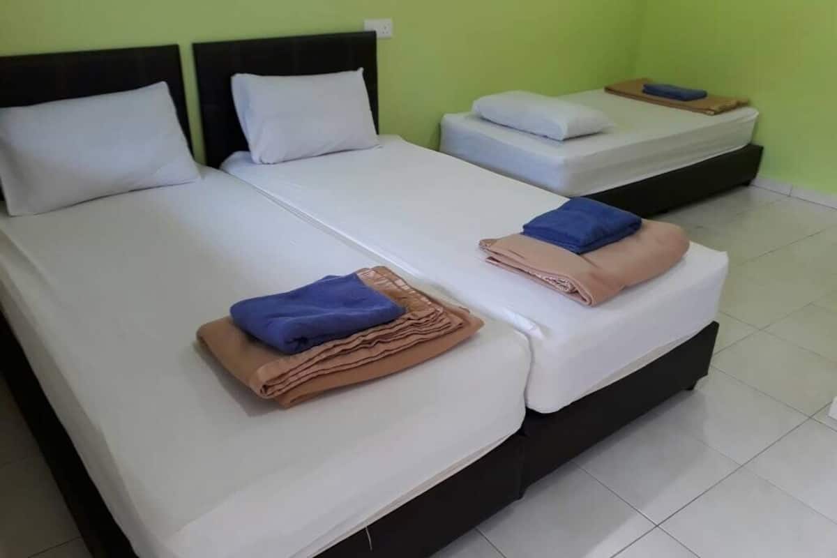 Quadruple Room, 4 Single Beds, Shared Bathroom | Desk, iron/ironing board, free WiFi