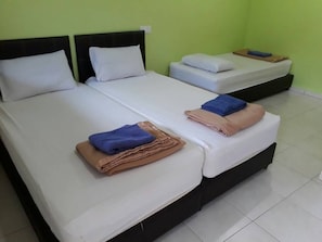 Quadruple Room, 4 Single Beds, Shared Bathroom | Desk, iron/ironing board, free WiFi