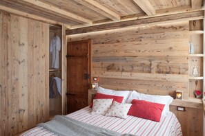 华丽公寓, 1 间卧室 | 客房内保险箱、办公桌、床单