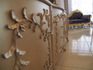 Deluxe Twin Room | Living area