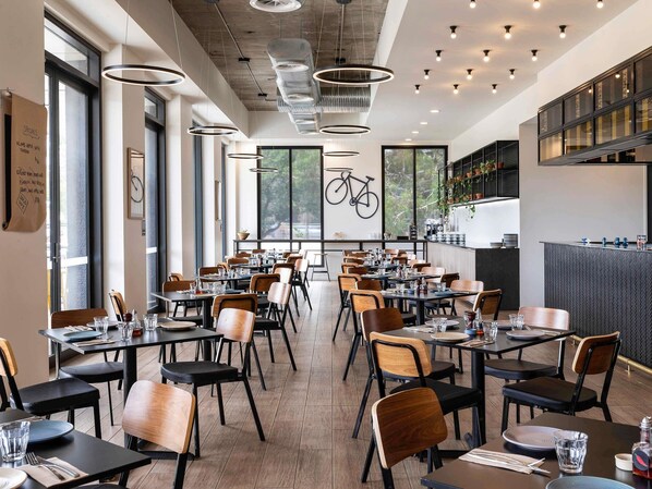 Breakfast, lunch and dinner served