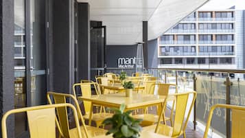 供应早餐、午餐和晚餐