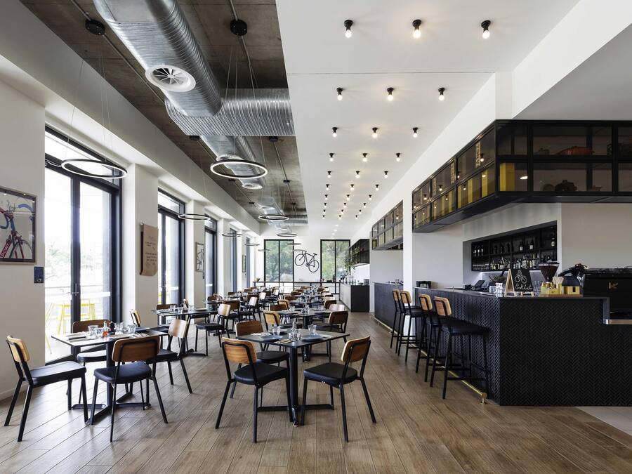 Breakfast and dinner served