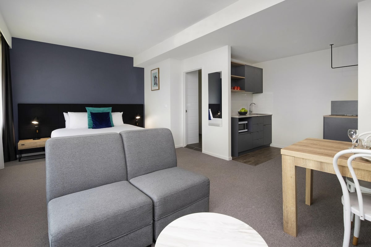 2 Schlafzimmer, Zimmersafe, Schreibtisch, Verdunkelungsvorhänge