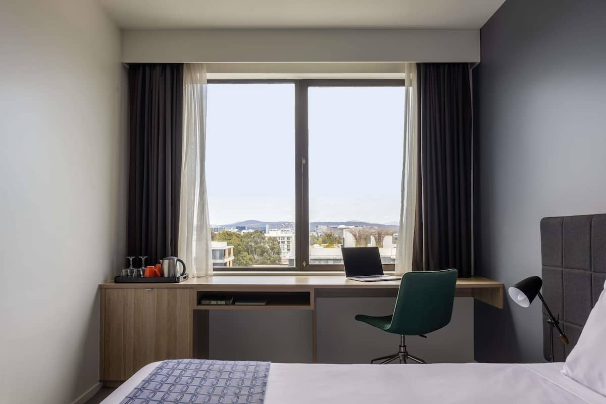 Deluxe Studio, 1 King Bed | In-room safe, desk, blackout curtains, iron/ironing board