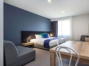 Suite, 2 soverom | Safe på rommet, skrivebord, blendingsgardiner og strykejern/-brett