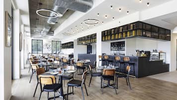 Breakfast and dinner served