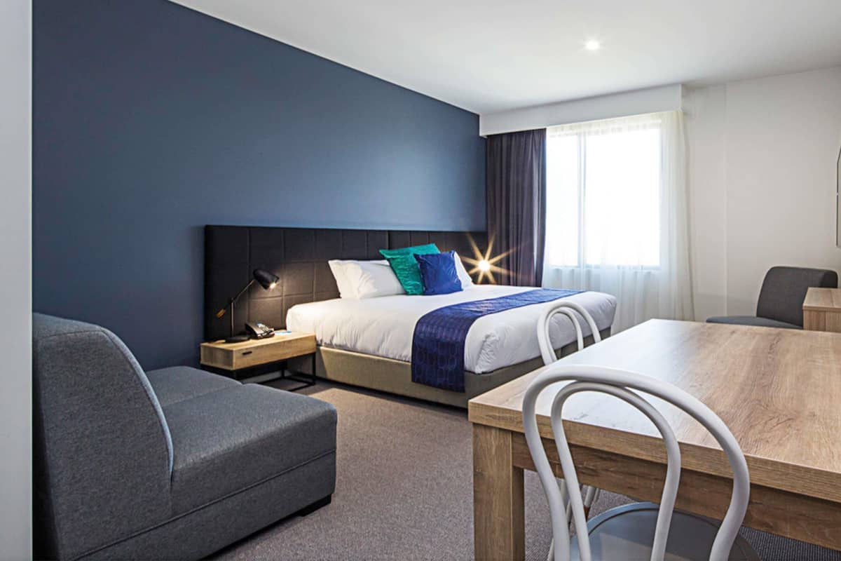 Suite, 2 Schlafzimmer | 2 Schlafzimmer, Zimmersafe, Schreibtisch, Verdunkelungsvorhänge