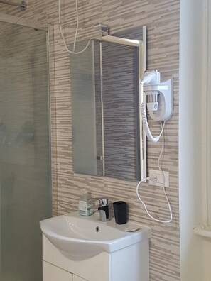 Bidet, towels - Emmy Hotel (Milan)