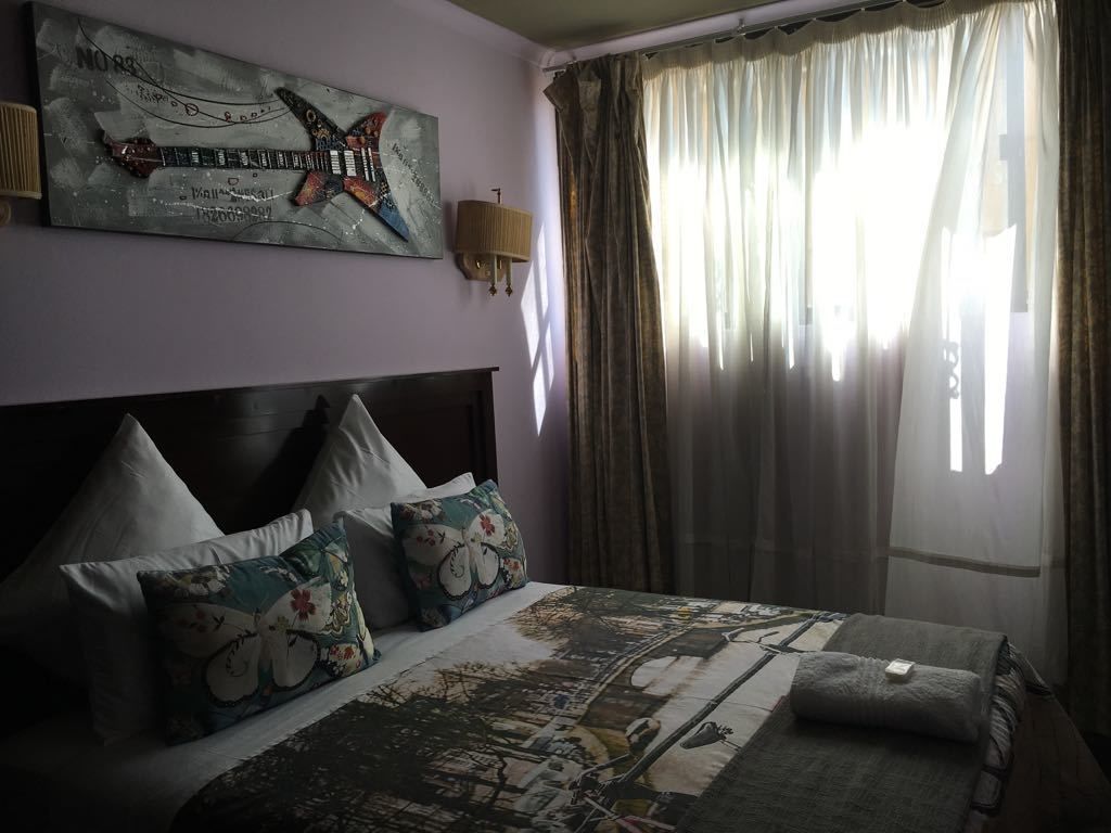 double room | in-room safe, individually decorated, individually furnished, desk