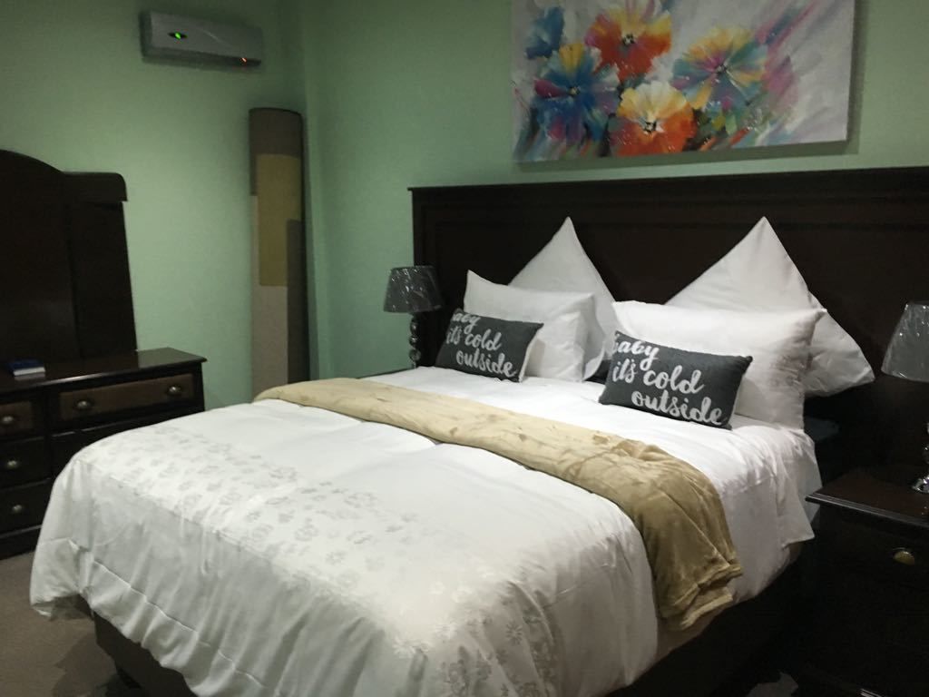 double room | in-room safe, individually decorated, individually furnished, desk