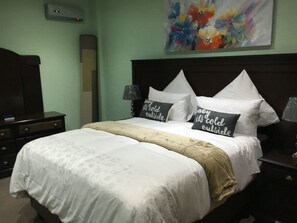Double Room | In-room safe, individually decorated, individually furnished, desk