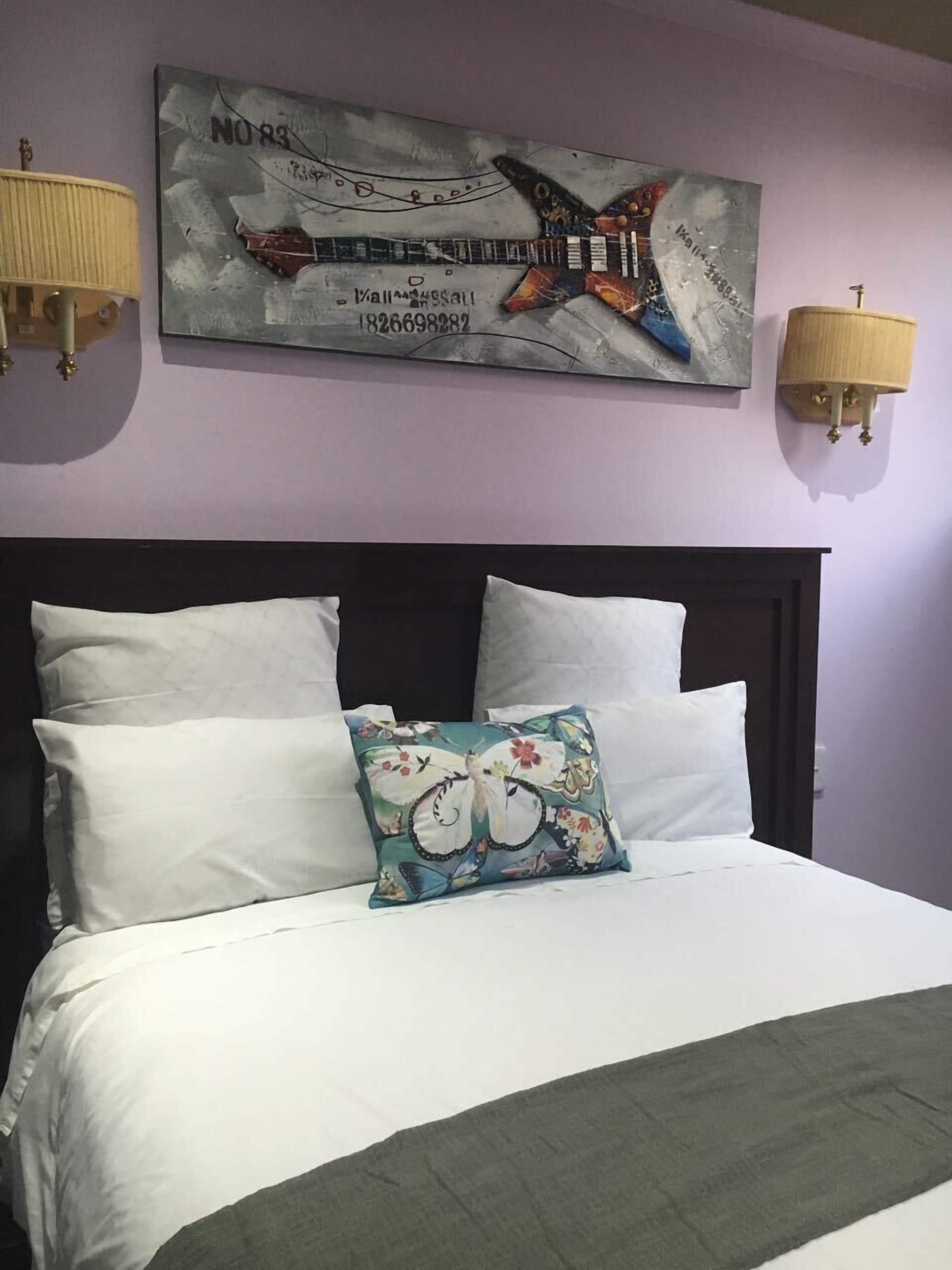 double room | in-room safe, individually decorated, individually furnished, desk