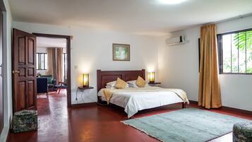 1 bedroom, in-room safe, iron/ironing board, rollaway beds