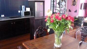 Apartment, 1 Bedroom, Terrace | In-room dining