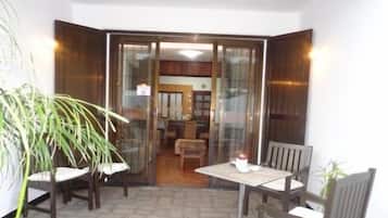 Apartemen, 2 kamar tidur, lantai dasar | Teras/patio