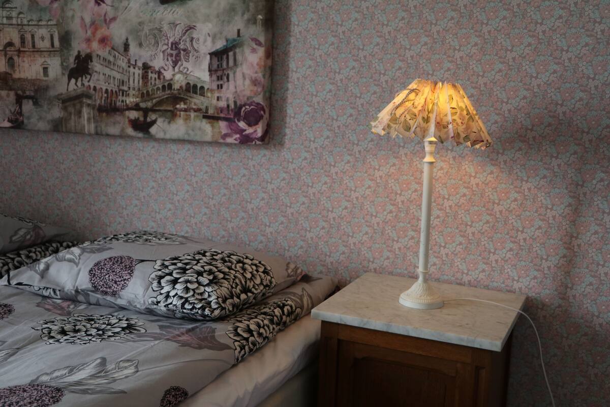 Double Room | Individually decorated, individually furnished, desk, cots/infant beds