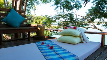 スタンダード ダブルまたはツインルーム 1 ベッドルーム リバービュー | 高級寝具、遮光カーテン、可動式ベッド、ベッドシーツ