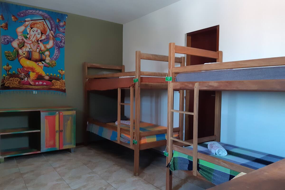 Dortoir Partagé Confort, salle de bains privée | Fer et planche à repasser, Wi-Fi gratuit, draps fournis