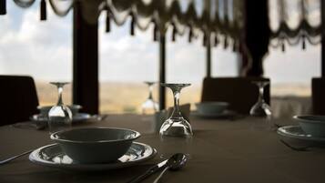 Der serveres morgenmad, frokost og aftensmad