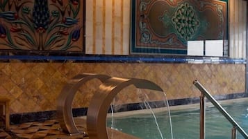 2 piscines couvertes